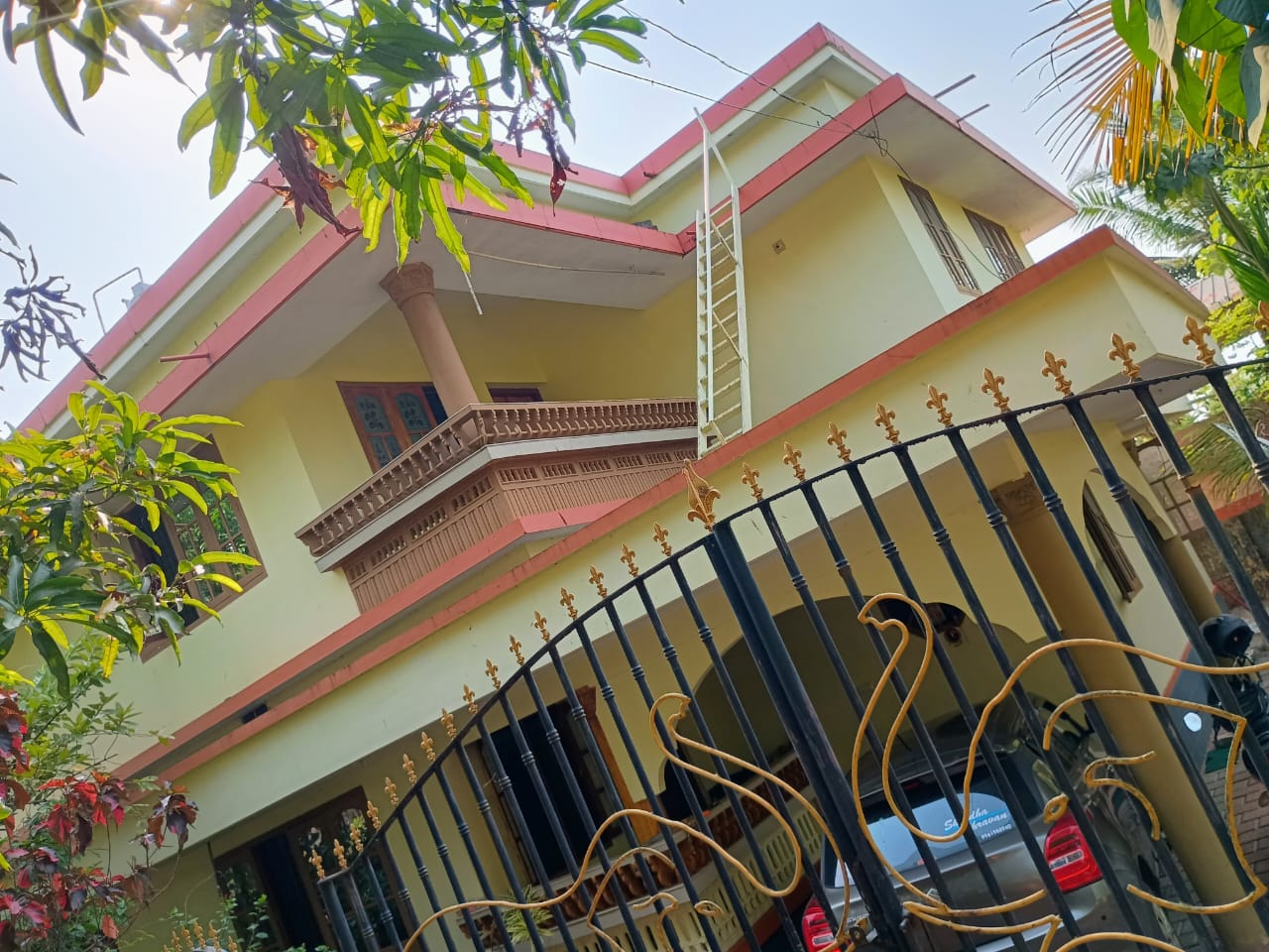 Spacious 2-Storey Family Home with Balcony & Garden